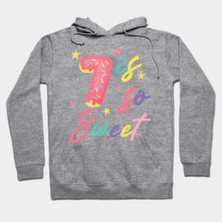 7 is so Sweet Girls 7th Birthday Donut Lover B-day Gift For Girls Kids toddlers Hoodie